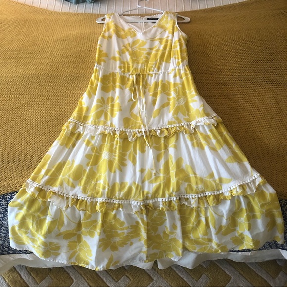 Roz & Ali Tiered Yellow Floral Dress - Picture 2 of 7